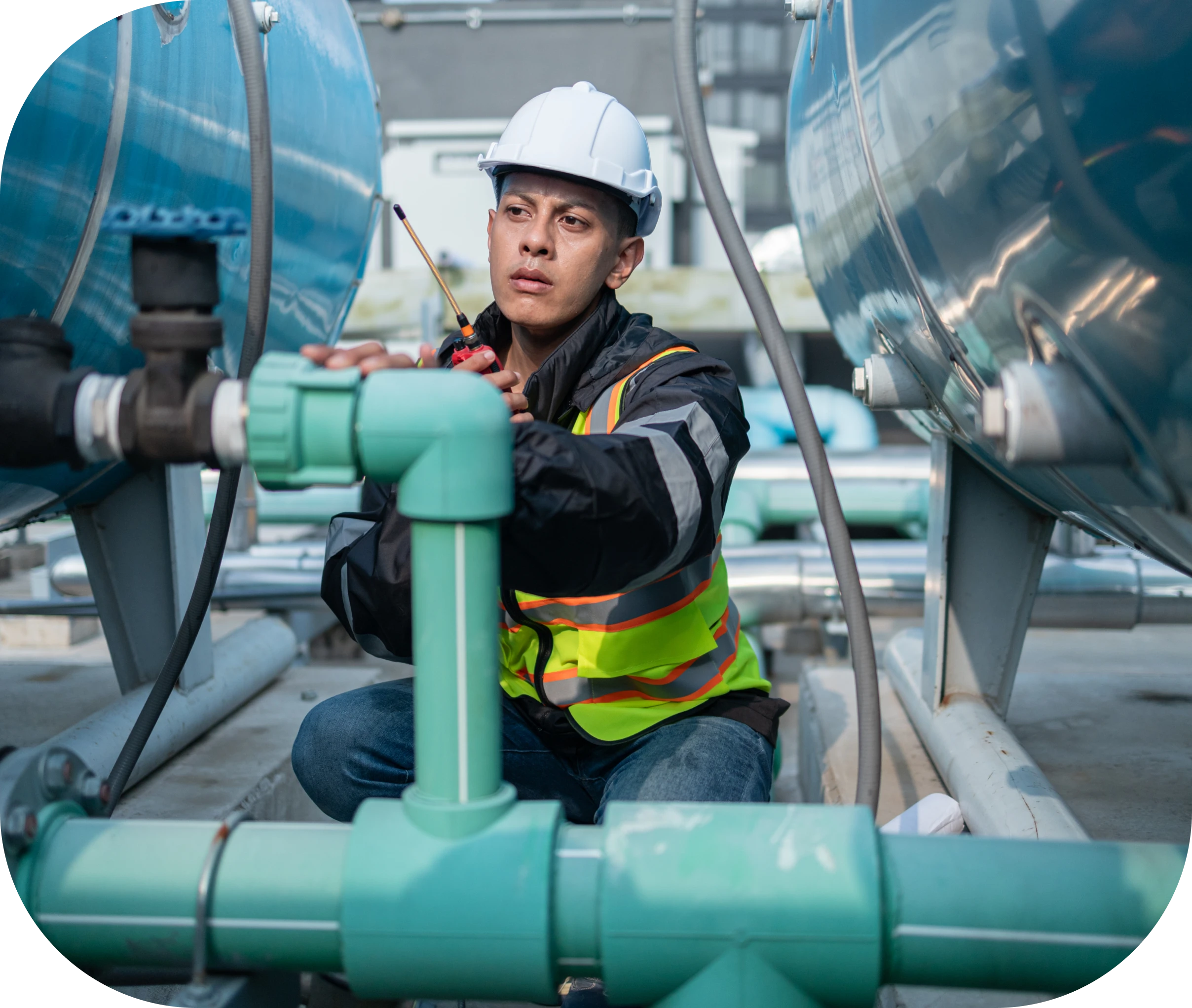 Distribuimos soluciones químicas para el tratamiento de aguas